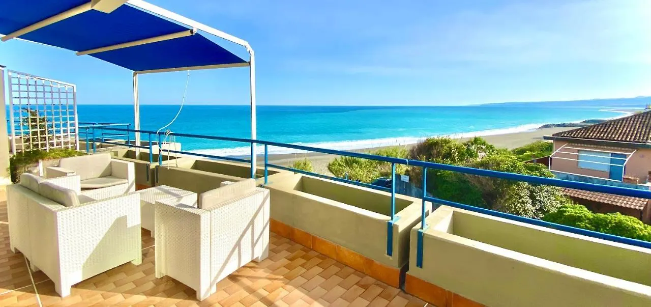 The Dream - Seafront Loft Apartment Giardini Naxos