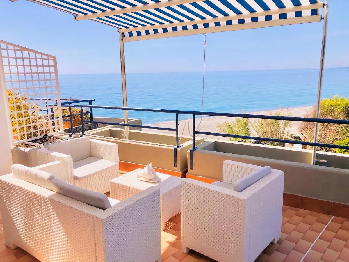 Apartament The Dream - Seafront Loft Giardini-Naxos Włochy