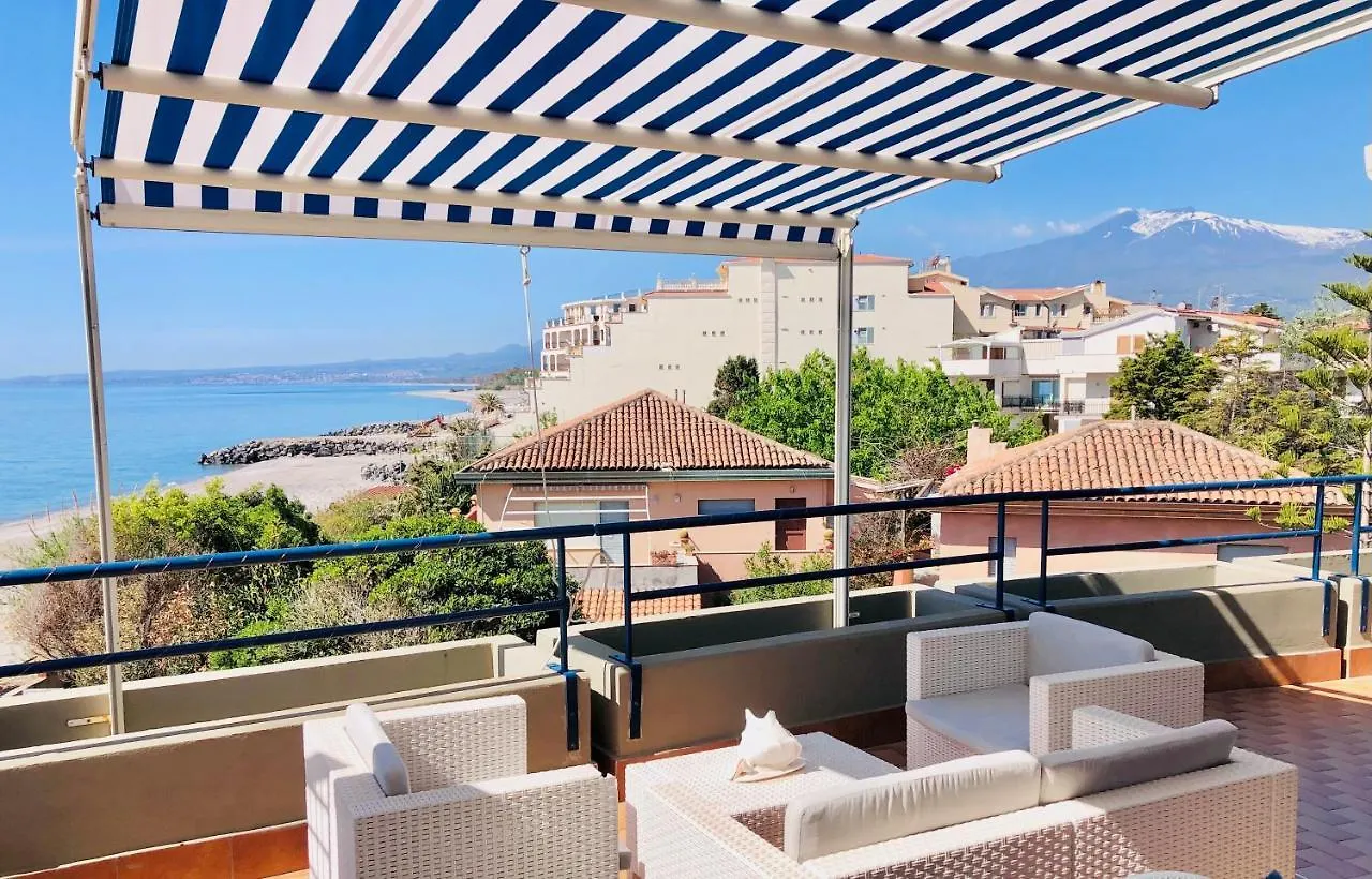 The Dream - Seafront Loft Apartment Giardini Naxos Italy